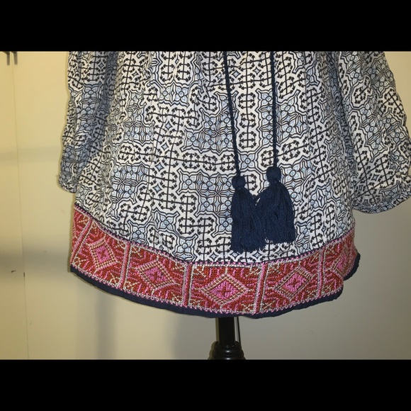 Patterned top - Picture 2 of 3